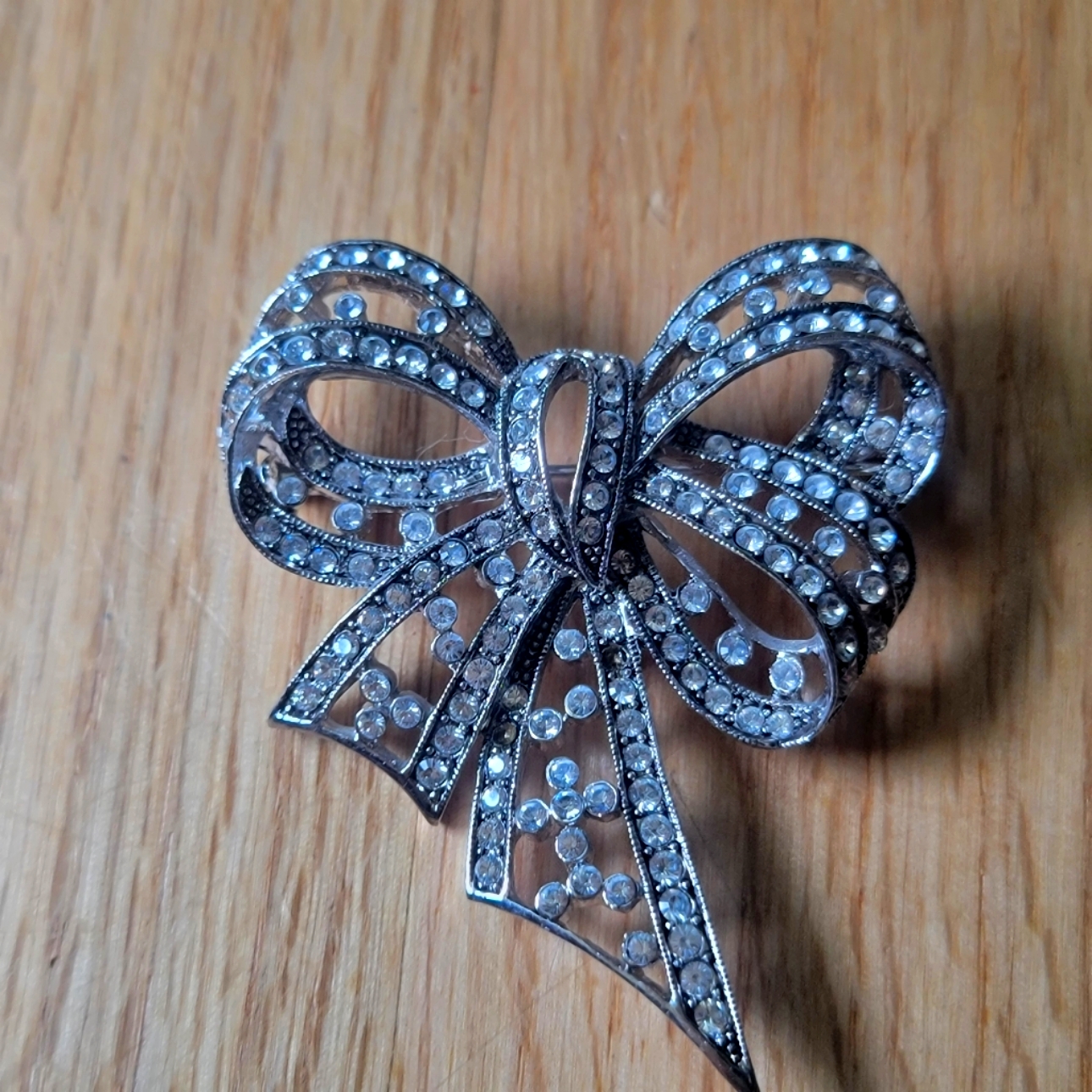 Joan Rivers Bow Brooch 70$